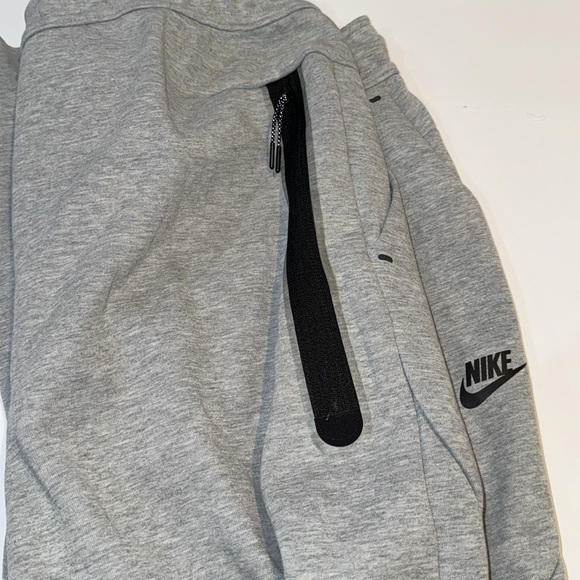 NEW Nike Tech Joggers - Picture 6 of 7